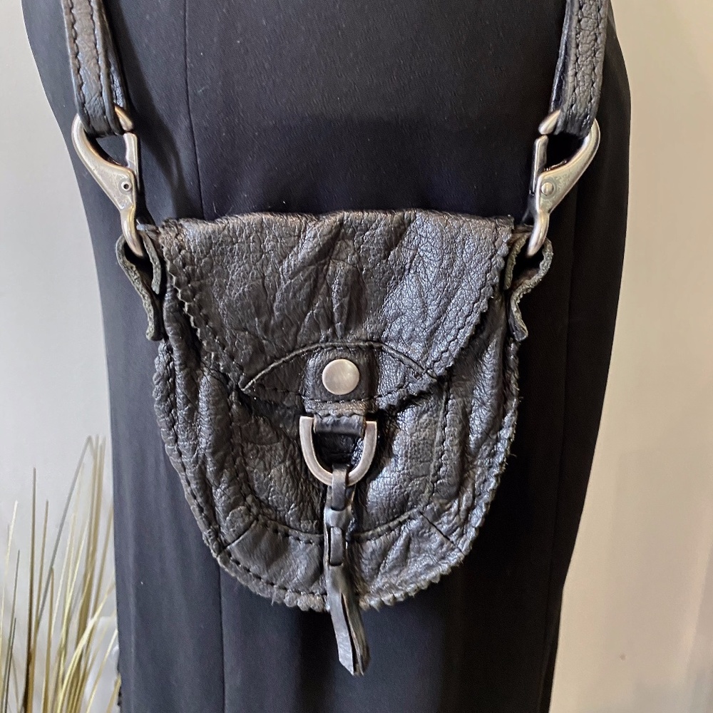 Lucky Brand Mini Black Leather Crossbody Bag - Picture 6 of 7